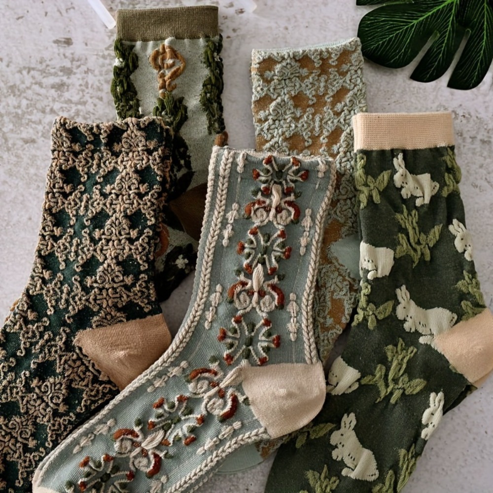 Vintage Fashion Retro Outfit - 5足セット、ミックスカラーのヴィンテージ風エンボス加工ミドル丈ソックス。レトロな柄で脚のラインを美しく見せ、普段使いや通学、通勤に最適。吸湿速乾性に優れた、オールシーズン使えるトレンドソックス。男女兼用で、快適な履き心地と通気性を備えた、おしゃれなアイテム。