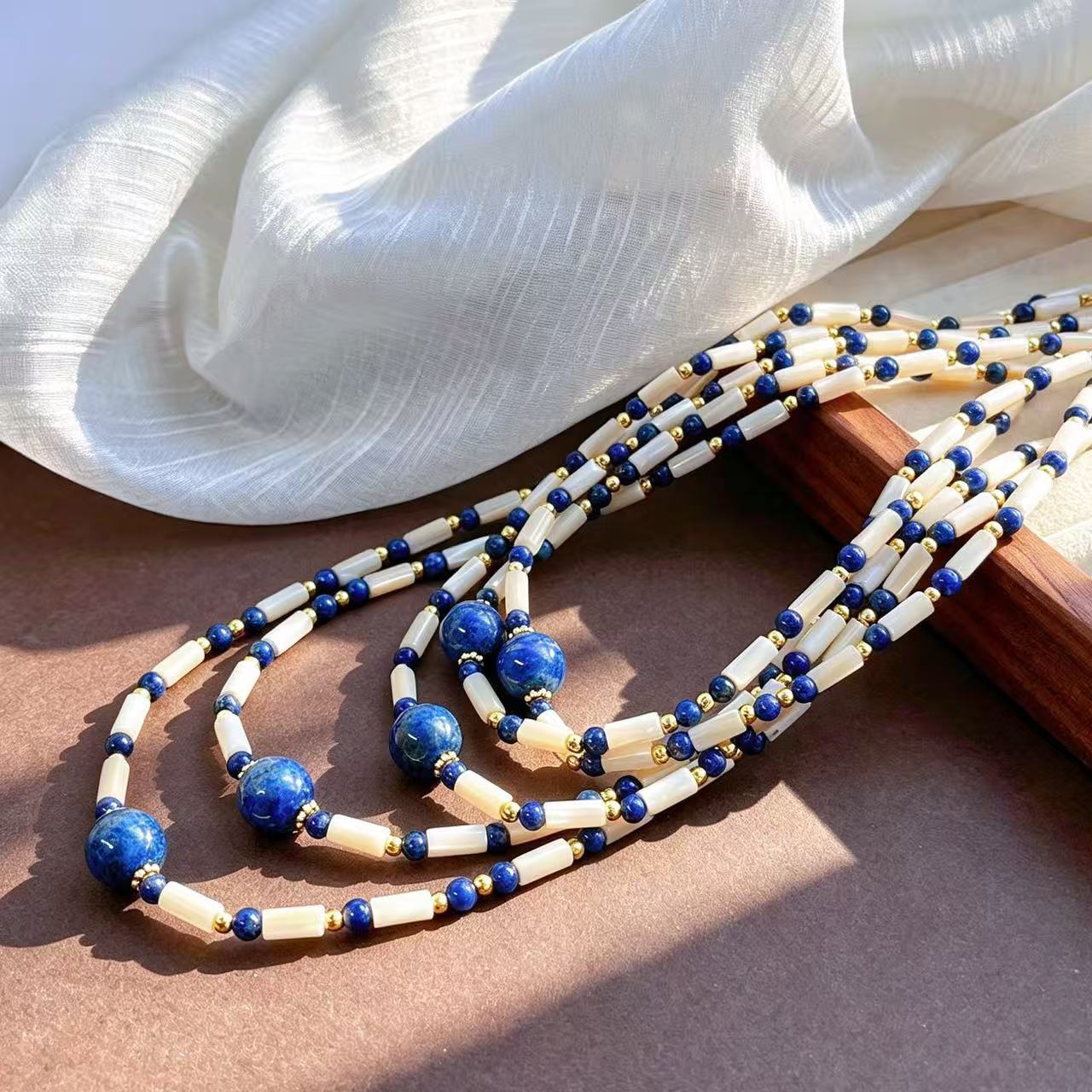 ヴィンテージ風のインスタグラムスタイル、天然ラピスラズリと貝 - Vintage Fashion Instagram のレビューと価格